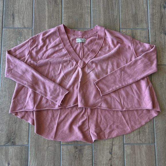 Urban Outfitters Women’s Pink Cropped Sweater Size XS - Picture 1 of 5